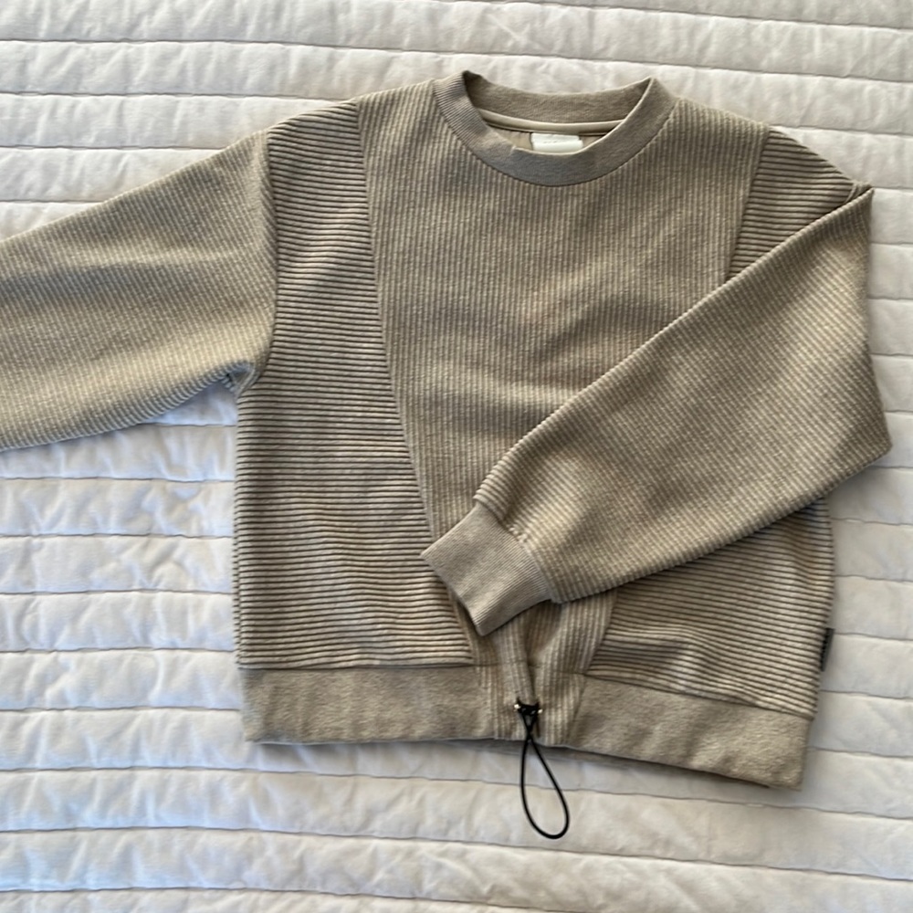 Varley size small pullover
